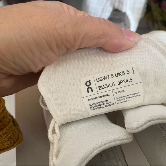 On Running Cream Cloudtec Sneakers. - Picture 9 of 9